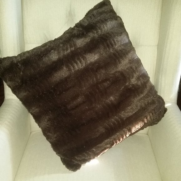 Tahari Faux Fur Pillow 20 x 20